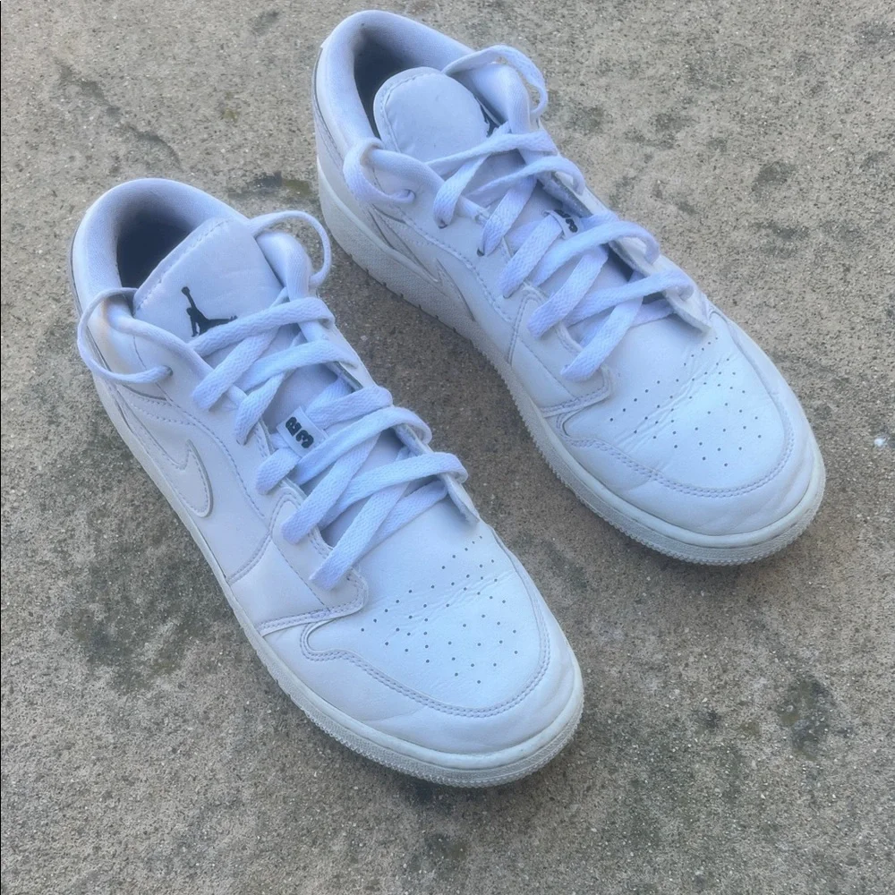 Nike Air Jordan 1 GS White Low Top Sneakers Women's Size 7